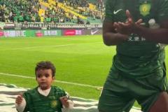 國安博主：張稀哲紅牌澤卡也紅牌，后面出現(xiàn)這種動作尺度能否一致