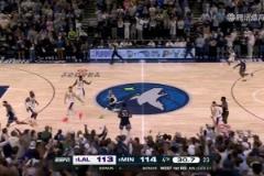 關(guān)鍵犯錯(cuò)！詹姆斯邊線(xiàn)球發(fā)球失誤，隨后打手愛(ài)德華茲被挑戰(zhàn)成功！