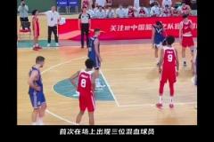 劃時代的一幕！U10男籃同時上場三位混血