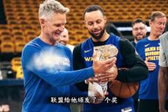 庫里今天又獲獎了！這個獎，他從未得過，卻早該他得…