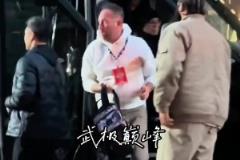 太會(huì)節(jié)約了，庫(kù)里這座駕拉的人就是多呀！