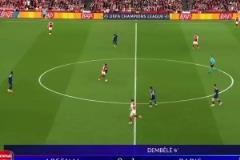 教科書(shū)般的操作！斯凱利完美扛人轉(zhuǎn)身送直塞，你敢信他18歲？