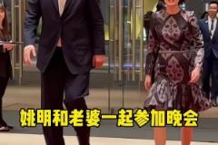 太搞笑了！曾經(jīng)姚明因為不理老婆被葉莉白了一眼~