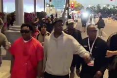 華子在LA街頭慶祝勝利：他們一直放狠話，說五場拿下我們，今天都給我去死吧