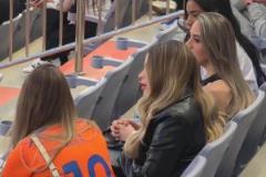 泰山外援太太團現(xiàn)身濟南奧體中心，令中超“齊魯?shù)卤取痹錾簧? title=