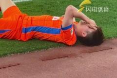 王彤傷退，李霄鵬、蒿俊閔送上安慰和鼓勵，希望無大礙