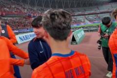 三哥?；丶铱纯?！蒿俊閔以最低調(diào)的方式謝場(chǎng)