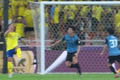 動(dòng)作很舒展！C羅禁區(qū)內(nèi)倒鉤射門(mén)偏出！