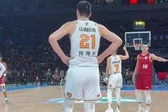 北京球迷對劉傳興高喊：“還我凡博！”、“曾凡博好樣的！”