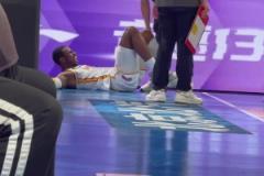 望無大礙！陳盈駿推迪亞洛違體，后者落地踩到周琦張寧崴腳受傷