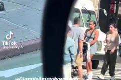 會(huì)來湖人嗎？有球迷拍到字母哥和家人在洛杉磯街頭散步