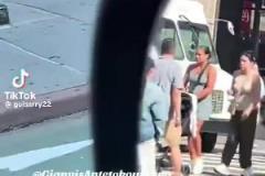 這么快就開啟度假模式！字母哥拖家?guī)Э诔霈F(xiàn)在紐約街頭