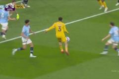 曼城門(mén)前風(fēng)聲鶴唳！艾特-努里射門(mén)中柱 補(bǔ)射被格瓦迪奧爾門(mén)線解圍