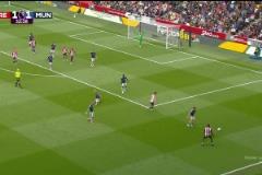 后防集體愣神！曼聯(lián)5分鐘內(nèi)連丟2球，沙德頭球入網(wǎng)助小蜜蜂反超