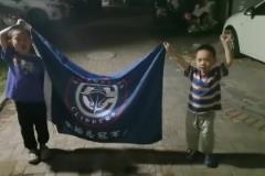 可惜了！小孩哥昨日舉快船總冠軍旗幟：哈登總冠軍