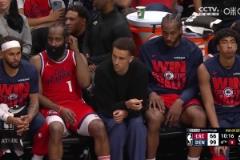 快船第四節(jié)眾生相：哈登撓耳朵，小卡發(fā)愣，連米爾斯都安靜了！