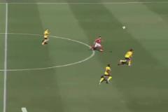 帕奎塔染黃后現(xiàn)場(chǎng)哭出來(lái)了，這是被指控到崩潰了啊，生怕吃牌