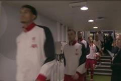 利物浦又不和列隊的握手車子:說好了列隊歡迎，給我三分的喲