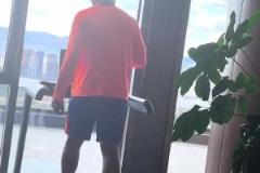 克雷桑因停賽一場，自己在健身房里訓(xùn)練