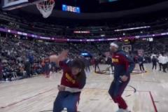 掘金賽前熱身扣籃秀 網(wǎng)友熱評：除了戈登9分其他都是滿分