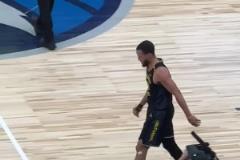 現(xiàn)在來看看呢？徐靜雨此前：步行者不行 哈利根本不像球隊老大