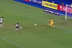 活該被巴薩退貨！羅克大單刀1v1門將+隊友跑位，怒射門將打丟