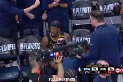 燃盡！昨日暫停一工作人員想和巴特勒交談，巴特勒回應(yīng)：我聽不見，我太累了