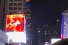 開(kāi)心！尼克斯再次20分逆轉(zhuǎn) 球迷在麥迪遜廣場(chǎng)花園大喊法克吹楊