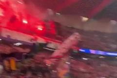 晉級決賽嗨翻天！巴黎眾將來到場邊和球迷一同慶祝