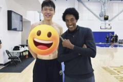 楊瀚森偶遇帶兒子訓練的皮蓬 訓練師向皮蓬介紹：下一個姚明?。? title=