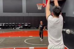 投籃速度有點(diǎn)慢？林葳赴美特訓(xùn)：底角三分四連中