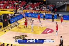 敢說！楊鳴吐槽：今晚三名裁判三種不同判罰尺度！要用外籍裁判就全用外籍！