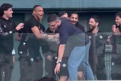 皇家貝蒂斯球迷在慶?；顒?dòng)中高呼“安東尼留下來”！