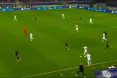 賽后克雷桑和石柯、劉洋賽會打成一片，激烈復盤比賽