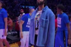 這賽季發(fā)生了太多故事了！名場面：湖人主場致敬濃眉！