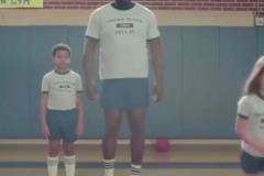 這喜劇天賦簡(jiǎn)直了！名場(chǎng)面：奧尼爾冒充小學(xué)生重返校園！