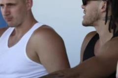 這波血賺！當(dāng)年約基奇盛情款待戈登賽馬 今天戈登又救約基奇一命