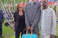 強大的基因！文班亞馬的父母也有將近兩米吧