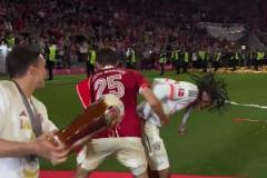 奧利塞慘遭隊友無情偷襲：穆勒你都要走了還搞我??！