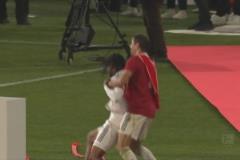 不講武德！穆勒“偷襲”奧利塞讓其享受啤酒??！