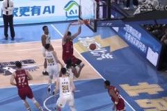 霸王舉鼎！納托爾假投真?zhèn)?，周琦心領(lǐng)神會接球起飛暴扣虐筐！