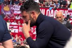 親子時光！澤卡妻子社媒發(fā)布一家三口動物園游玩視頻