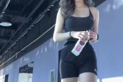 頂級腰臀比！這腰比肩還寬啊，國安女隊門將身材這么炸裂嘛