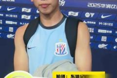 下場再進一個! 申花賽后更衣室里，劉誠宇和楊皓宇顯得信心滿滿!