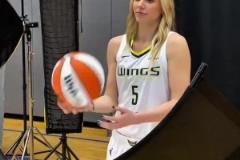 長(zhǎng)相真是太甜美可愛(ài)啦達(dá)拉斯WNBA美女狀元佩奇拍定妝照！