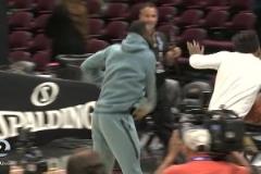 宇宙勇的專屬回憶！一哥KD熱身，邊上追夢(mèng)連招嚇退尼克-楊