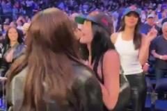 紐約奪賽點！金小妹和好友歡呼雀躍 肯豆咬著棒棒糖優(yōu)雅起舞