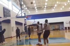 誰的進(jìn)攻更絲滑？雷霆隊此前的隊內(nèi)單挑：安東尼vs喬治！