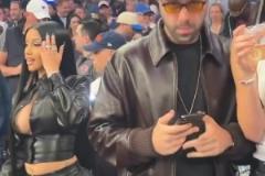 太哇塞了！詹娜現(xiàn)身尼克斯凱爾特人場邊，這顏值身材是真棒