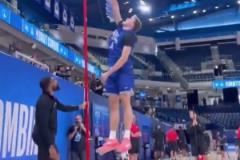 天賦炸裂弗拉格聯(lián)合試訓(xùn)垂直彈跳測試結(jié)果：90厘米?。?！